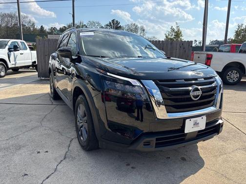 2025 Nissan Pathfinder SV FWD