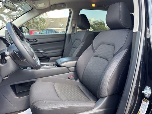 2025 Nissan Pathfinder SV FWD