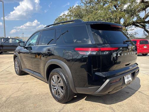 2025 Nissan Pathfinder SV FWD