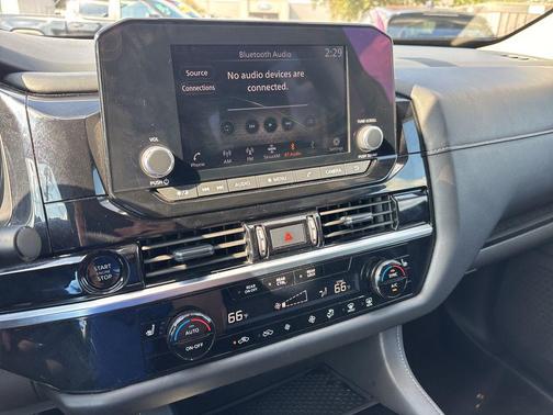 2025 Nissan Pathfinder SV FWD