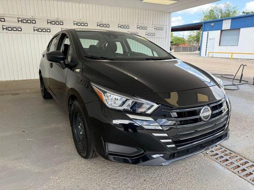 Super Black Metallic 2023 Nissan Versa 1.6 S