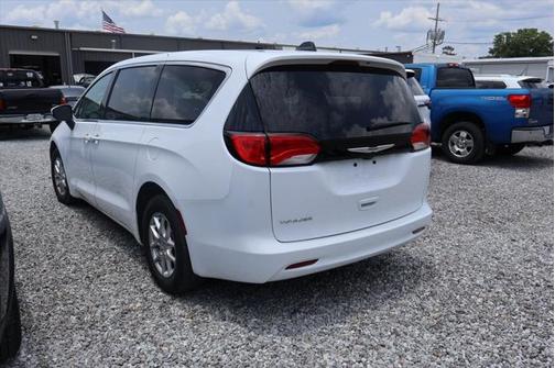 2022 Chrysler Voyager LX