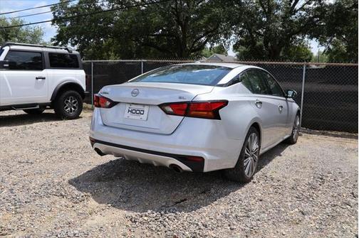 2023 Nissan Altima SR FWD