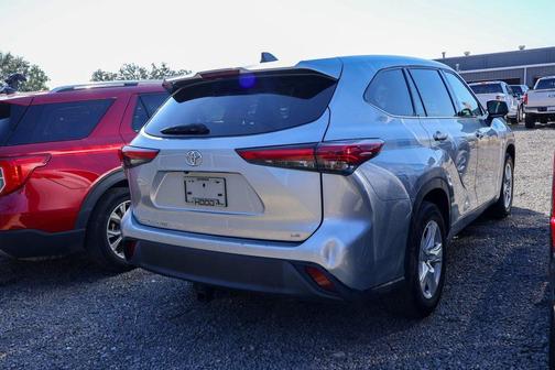 2022 Toyota Highlander LE