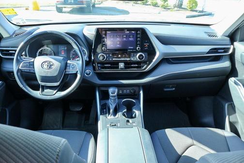 2022 Toyota Highlander LE