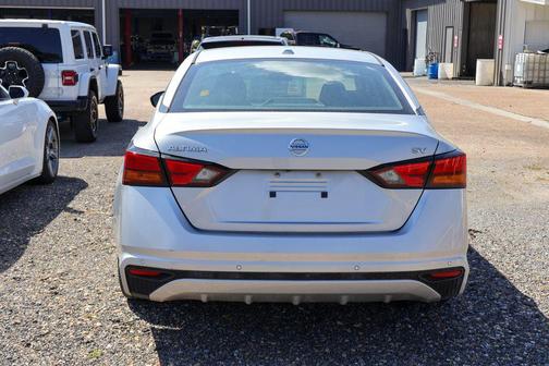 Brilliant Silver Metallic 2022 Nissan Altima 2.5 SV