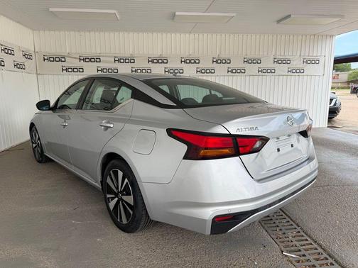 Brilliant Silver Metallic 2022 Nissan Altima 2.5 SV
