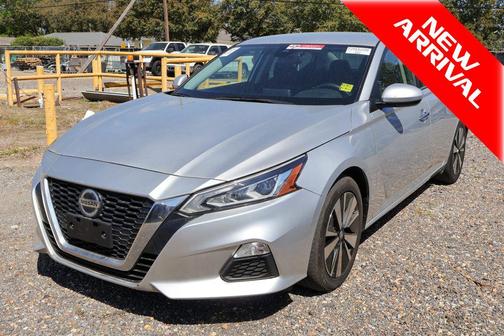 Brilliant Silver Metallic 2022 Nissan Altima 2.5 SV