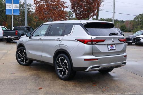 2022 Mitsubishi Outlander SE