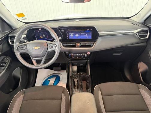 Mosaic Black Metallic 2025 Chevrolet Trailblazer LT