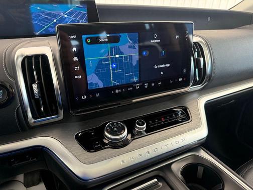 Oxford White 2025 Ford Expedition Platinum