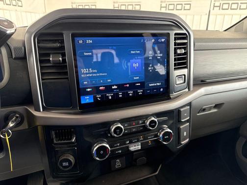 Agate Black Metallic 2025 Ford F-150 XLT