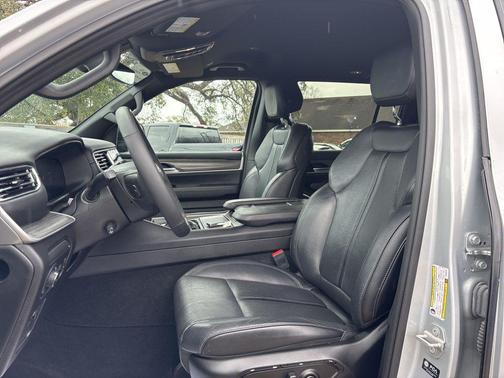 2024 Jeep Wagoneer L Series II 4x2