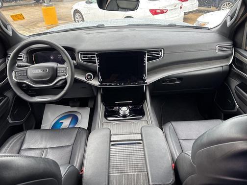 2024 Jeep Wagoneer L Series II 4x2