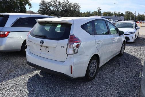 2017 Toyota Prius v Four