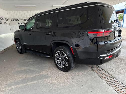 Diamond Black Crystal Pearlcoat 2024 Jeep Wagoneer Series II 4x2