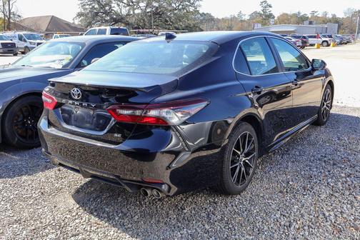 2022 Toyota Camry SE