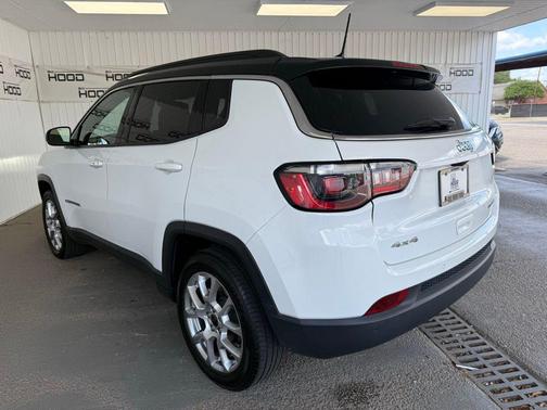 Bright White Clearcoat 2025 Jeep Compass Limited