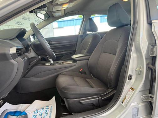 Brilliant Silver Metallic 2024 Nissan Altima S FWD