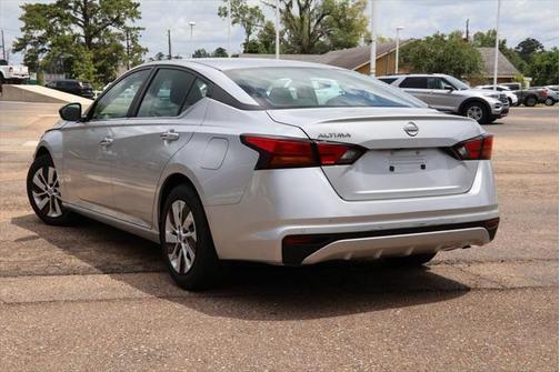 2023 Nissan Altima S FWD