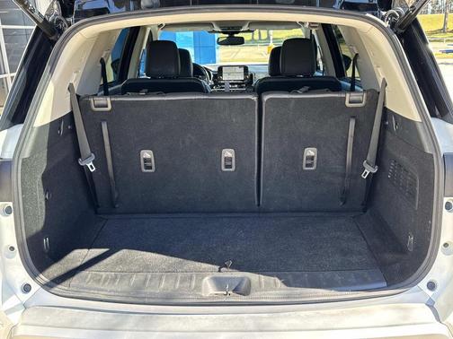 2022 Nissan Pathfinder SL 2WD