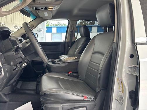 Bright White Clearcoat 2022 RAM 1500 Tradesman