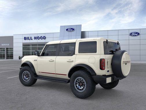 Wimbledon White 2026 Ford Bronco Outer Banks