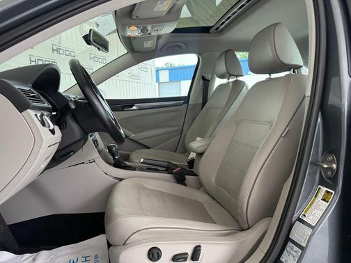 Platinum Gray Metallic 2016 Volkswagen Passat 1.8T SE