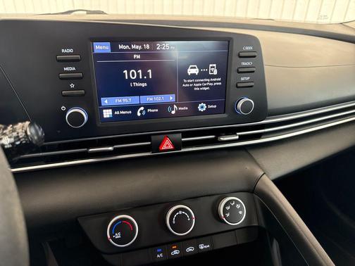 Fluid Metal 2025 Hyundai ELANTRA SE