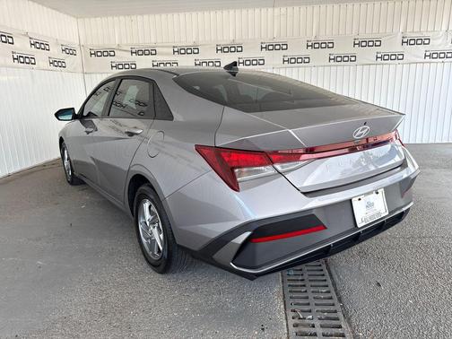 Fluid Metal 2025 Hyundai ELANTRA SE