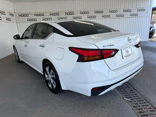 Glacier White 2023 Nissan Altima S FWD