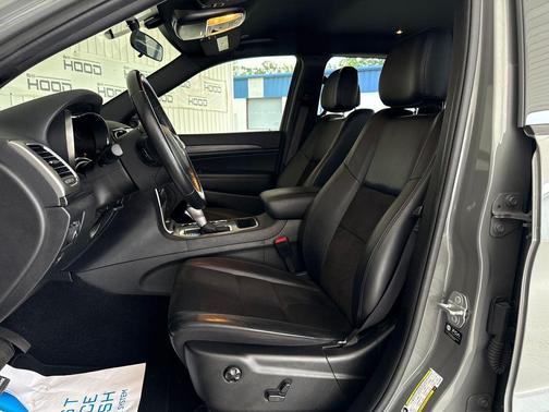 Sting-Gray Clearcoat 2021 Jeep Grand Cherokee Laredo