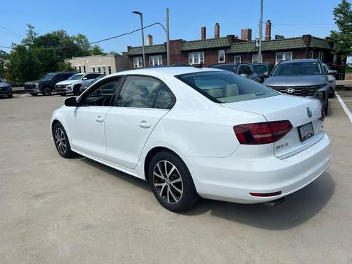 WHI/White 2017 Volkswagen Jetta 1.4T SE