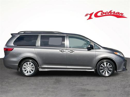 2020 Toyota Sienna XLE