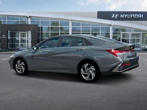 2025 Hyundai ELANTRA SEL