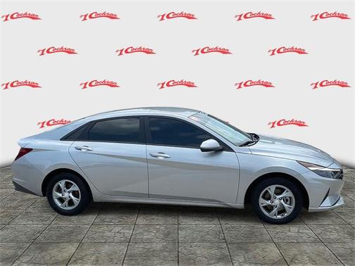 2022 Hyundai ELANTRA SE
