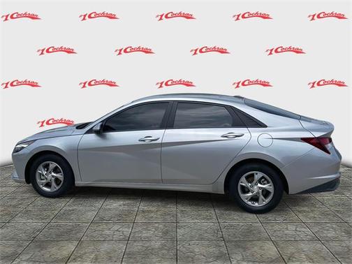 2022 Hyundai ELANTRA SE