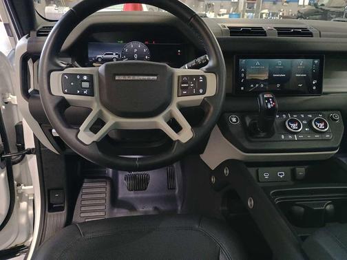 Fuji White 2024 Land Rover Defender 110 P400 S