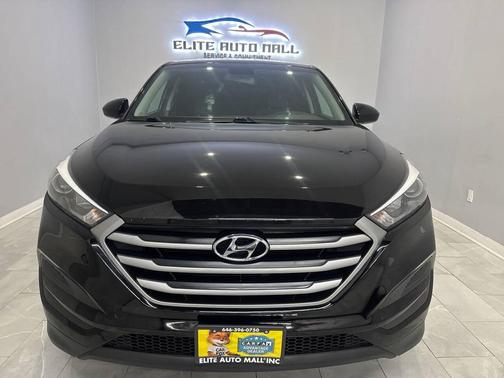 Black Noir Pearl 2018 Hyundai TUCSON SE SUV