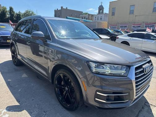 Samurai Gray Metallic 2019 Audi Q7 55 Prestige
