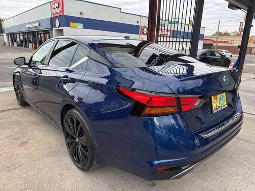 2021 Nissan Altima SR FWD