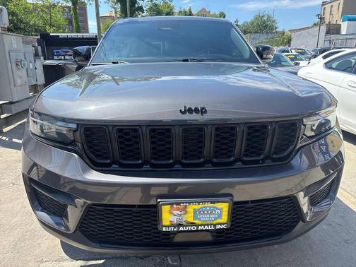 Baltic Gray Metallic Clearcoat 2023 Jeep Grand Cherokee Altitude