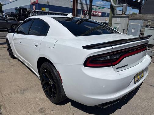 White Knuckle Clearcoat 2018 Dodge Charger R/T