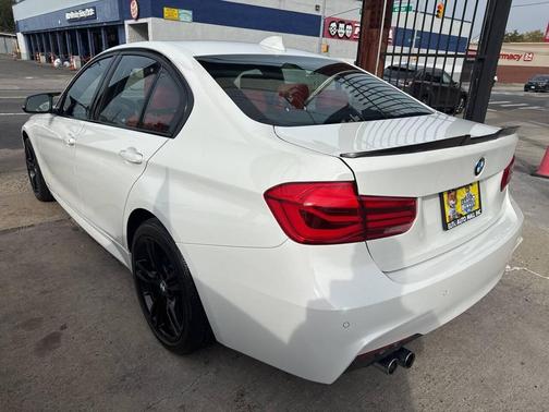 2018 BMW 330 xDrive