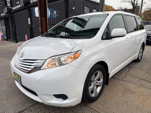 2015 Toyota Sienna LE