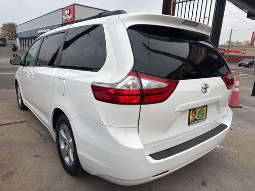 2015 Toyota Sienna LE
