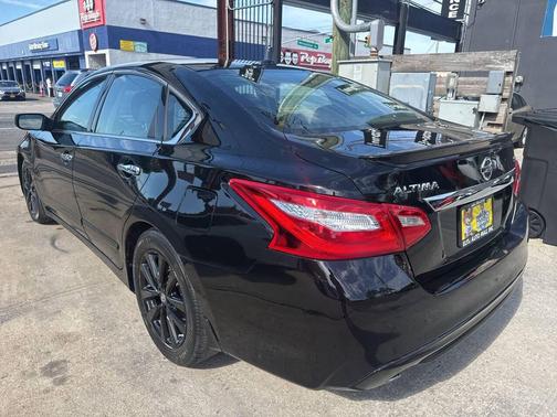 Super Black 2016 Nissan Altima 2.5 SV