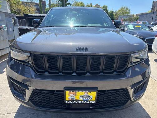 Baltic Gray Metallic Clearcoat 2023 Jeep Grand Cherokee Altitude
