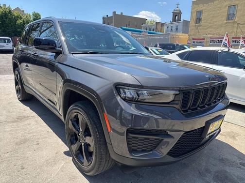 Baltic Gray Metallic Clearcoat 2023 Jeep Grand Cherokee Altitude