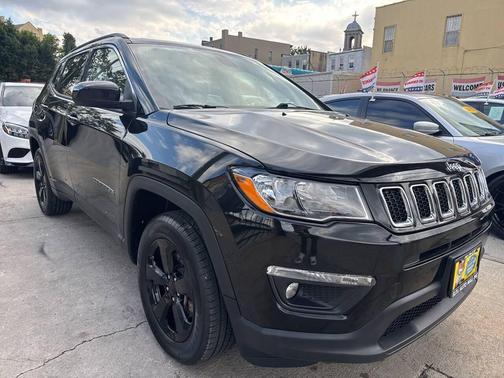 Diamond Black Crystal Pearlcoat 2019 Jeep Compass Latitude